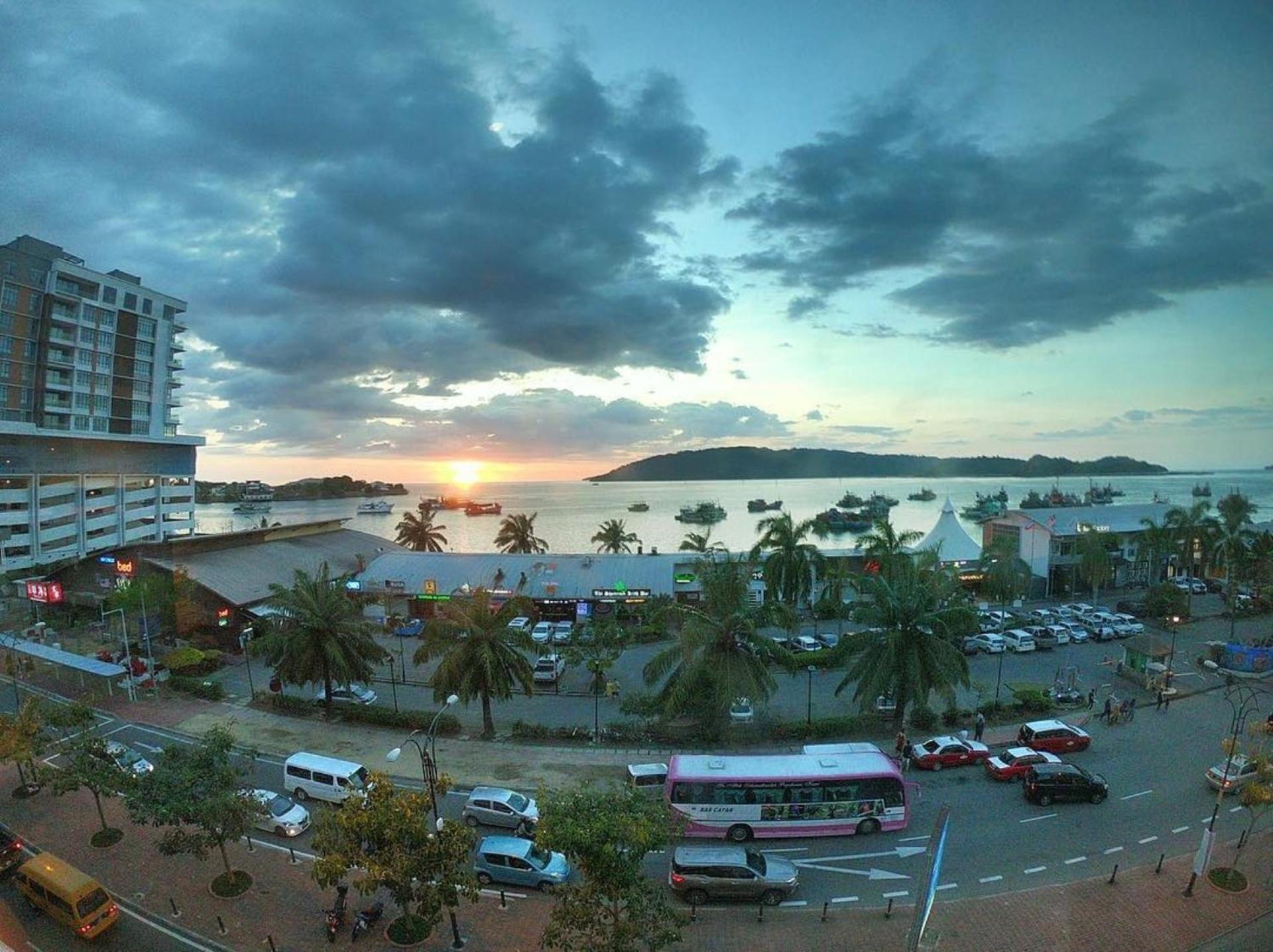 Homy Seafront Hostel Kota Kinabalu Exterior photo